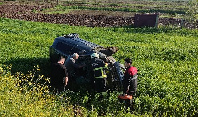 Bafra'da otomobil takla attı: 2 yaralı