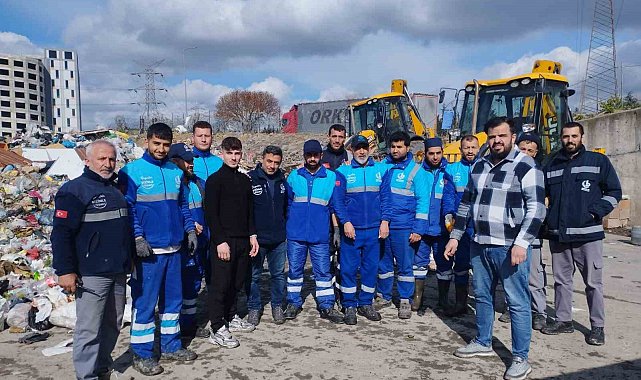 Bağcılar'da bir esnafın yanlışlıkla çöpe attığı 100 bin lirayı belediye ekipleri buldu