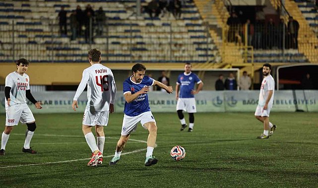 Bağcılar'da Geleneksel Basın Turnuvası'nda ilk maç heyecanı