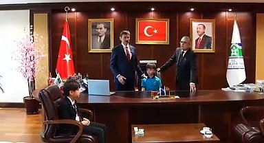 Bahçelievler Belediyesi'nde 23 Nisan töreni sırasında depreme yakalandılar