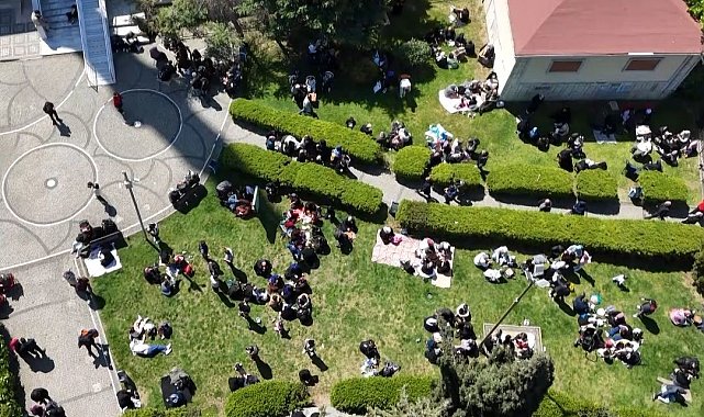 Bahçelievler'de parkı dolduran vatandaşlar havadan görüntülendi