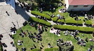 Bahçelievler'de parkı dolduran vatandaşlar havadan görüntülendi