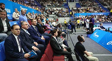 Bakan Bak, Rusya'da voleybol finalini izledi, şampiyon takıma kupasını verdi