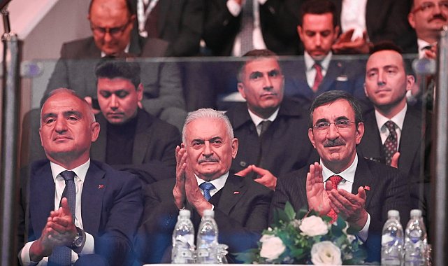 Bakan Ersoy: "Erzurum, geçmişle geleceği, Doğu ile Batı'yı birleştiren canlı bir köprüdür"