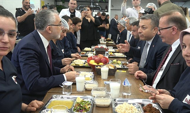 Bakan Işıkhan, Kilis'te işçilerle aynı sofrada buluştu