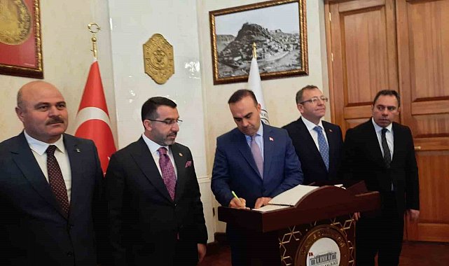 Bakan Kacır, Kars Valiliği'ni ziyaret etti