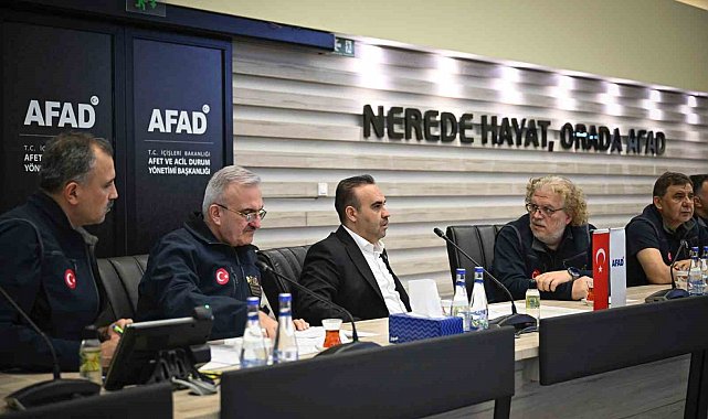 Bakan Kacır: "Depremle ilgili gelişmeler takip ediliyor"