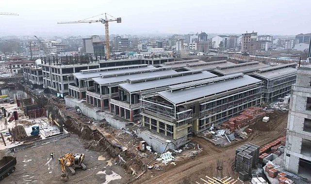 Bakan Kurum: "180 bin işçimizle esnafımızın yanındayız"