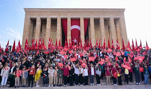 Bakan Tekin, öğrencilerle Anıtkabir'i ziyaret etti