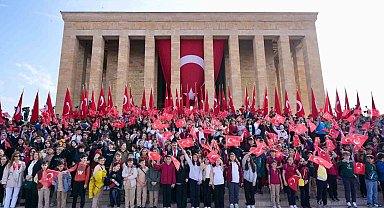 Bakan Tekin, öğrencilerle Anıtkabir'i ziyaret etti