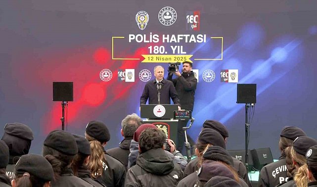 Bakan Yerlikaya çevik kuvvet polislerine hitap etti: "Polis arkadaşlarınızın yaralanmasına, tüm sinsi oyunlara rağmen hukuktan ayrılmadınız"