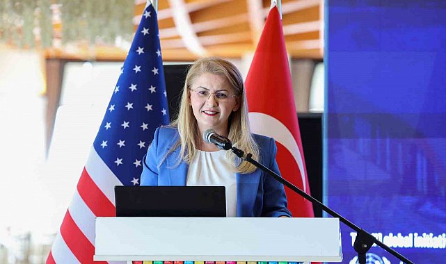 Bakırköy Belediye Başkanı Ovalıoğlu Kadın ve Gençlik Zirvesinde konuştu: "İstanbul'un yerel deneyimi, dünya için model olabilir"