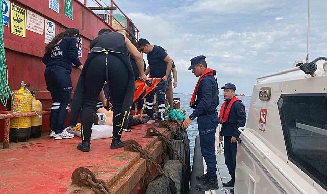 Balıkçı teknesinde yaralanan vatandaşı Sahil Güvenlik ekipleri tahliye etti