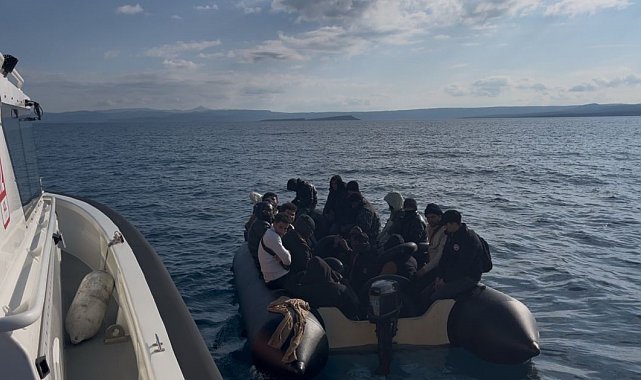 Balıkesir açıklarında 20 düzensiz göçmen yakalandı