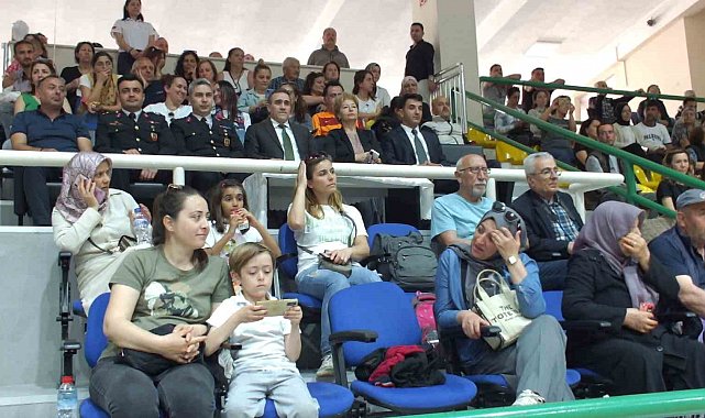 Balıkesir'de Çocuk Sporları Şenliği ödül töreni ile sona erdi