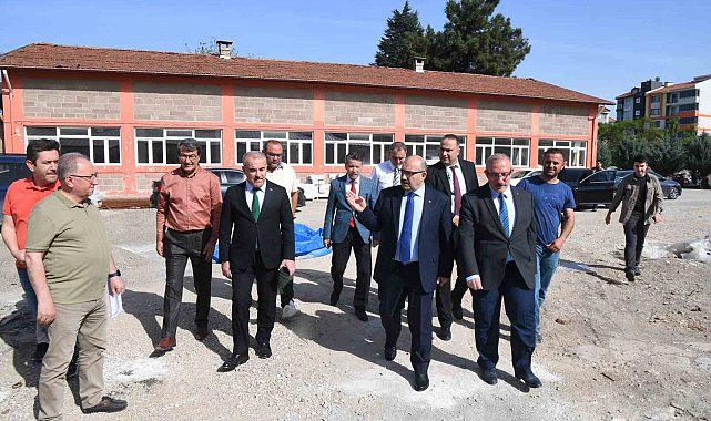 Balıkesir'de devam eden okul inşaatlarına Vali Ustaoğlu'ndan denetim