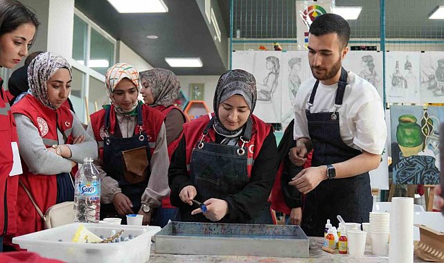 Balıkesir'de gönüllü gençlerden çevre temizliği