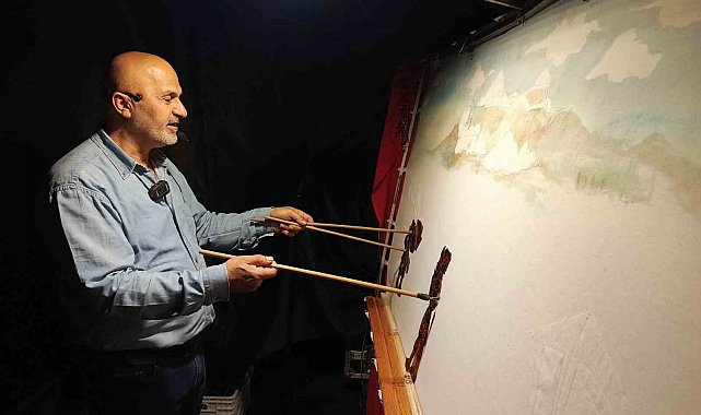 Balıkesir'de Hacivat-Karagöz canlı sinema etkinliği