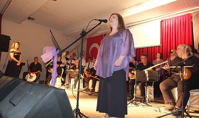 Balıkesir'de Halk Eğitimi Korosu 7'ni konserini verdi