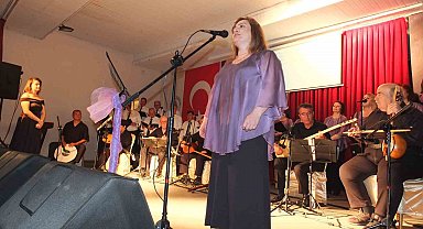 Balıkesir'de Halk Eğitimi Korosu 7'ni konserini verdi