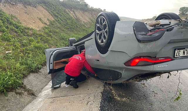 Balıkesir'de otobanda araç takla attı: 4 kişi yaralandı