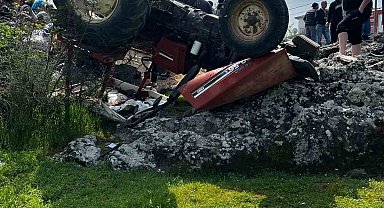 Balıkesir'de traktör ters döndü: 4 yaralı