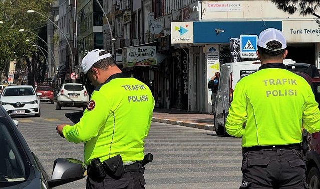 Balıkesir'in Gönen ilçesinde trafik uygulaması: 46 araç kontrol edildi