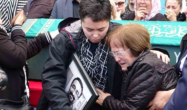 Balkondan düşerek hayatını kaybeden doktor son yolculuğuna uğurlandı