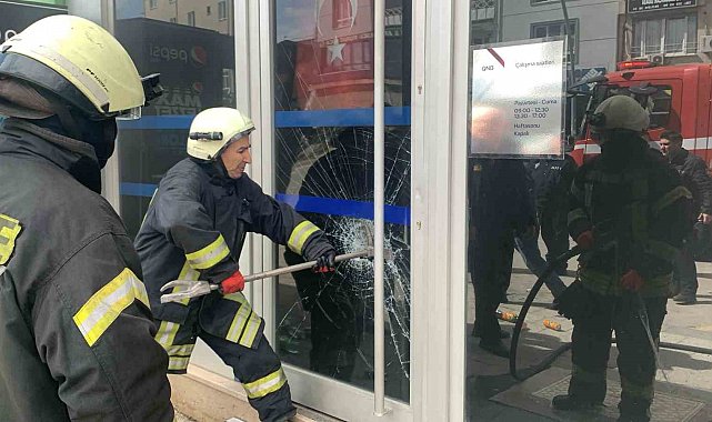 Banka şubesinde yangın paniği
