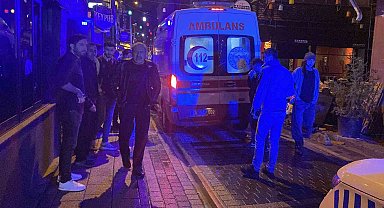 Barlar Sokağı'nda bıçaklı kavga: 1 yaralı