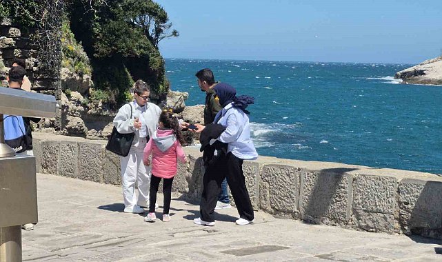 Bartın'da şiddetli fırtına turistlere zor anlar yaşattı