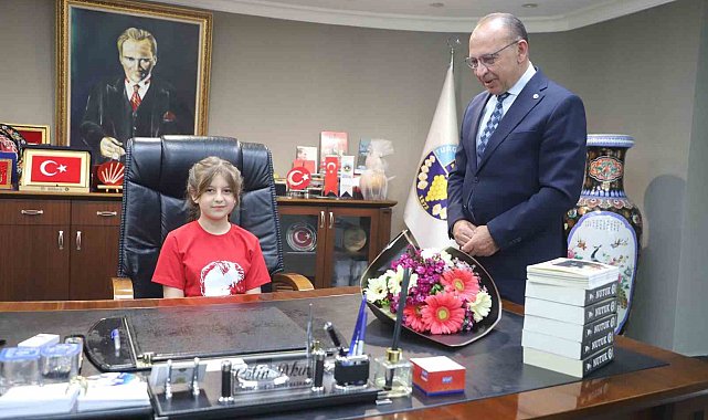 Başkan Akın, koltuğunu minik başkanlara devretti