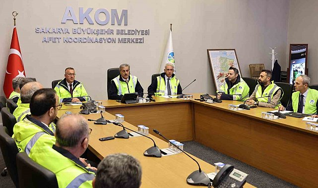 Başkan Alemdar, AKOM'dan açıkladı: "İlk bilgilere göre olumsuzluk yok, tüm birimlerimizle sahadayız"