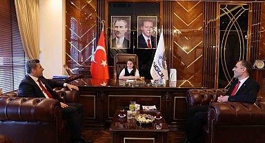 Başkan Arıkan koltuğunu minik Hacer'e devretti