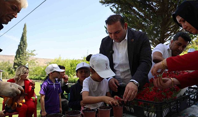 Başkan Bilecen, serada çocukları ağırladı
