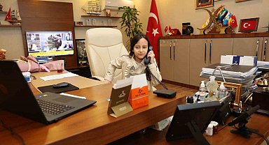 Başkan Bıyık koltuğunu minik İpek'e bıraktı