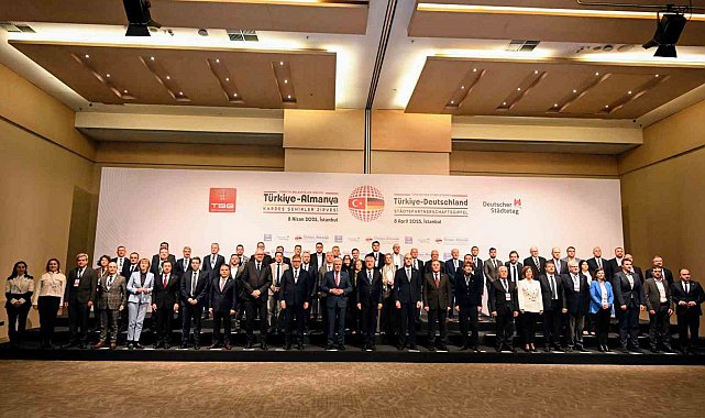 Başkan Böcek, Kardeş Şehirler Zirvesi'ne katıldı