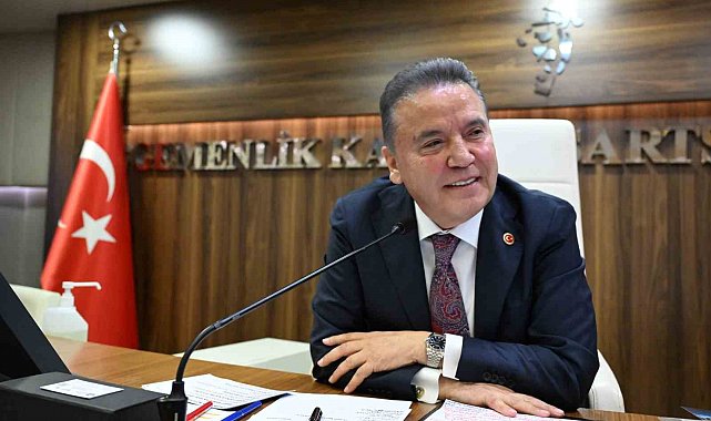 Başkan Böcek, memnuniyet anketinde zirveye yükseldi