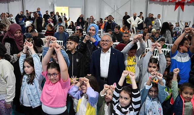 Başkan Büyükkılıç, Çocuk Kitap Fuarı ve Şenliği'nde