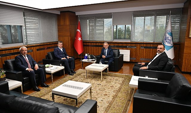 Başkan Büyükkılıç, kente katkı sağlayan misafirlerini makamında ağırladı