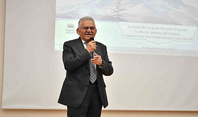 Başkan Büyükkılıç, öğrencilere Kayseri'nin turizm değerlerini anlattı