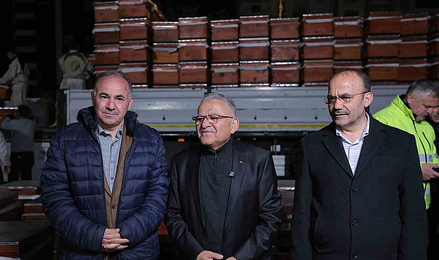 Başkan Büyükkılıç, şafak vakti üreticilere arılı kovan dağıttı