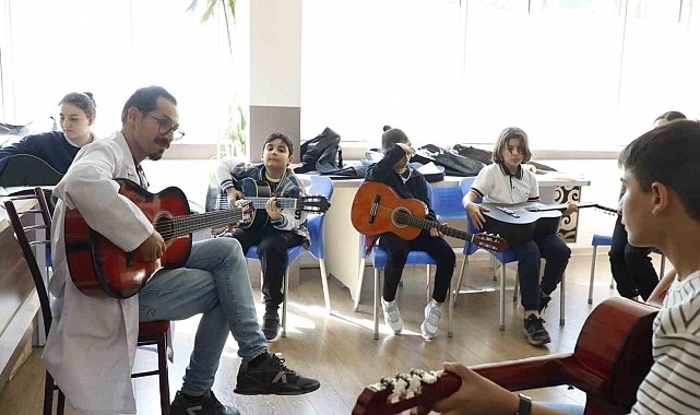 Başkan Çerçioğlu'ndan sanatçılara destek