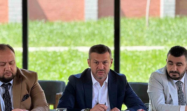 Başkan Çetinkaya: "Bir yandan borçları çeviriyorum bir yandan da yeni hizmetler üretiyorum"