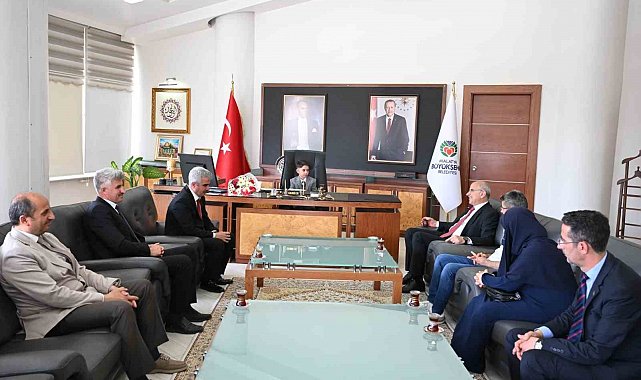 Başkan Er," Bu koltuklara hizmet bilinci ile oturulması gerekiyor"