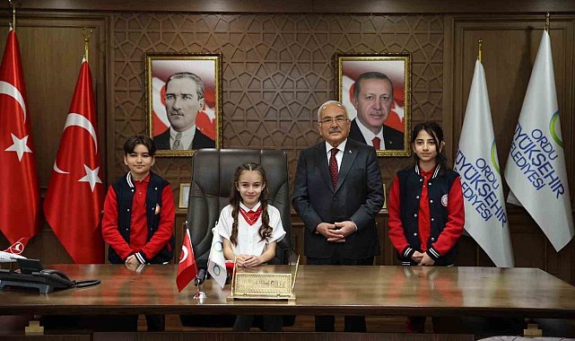 Başkan Güler, koltuğunu 6. sınıf öğrencisine devretti