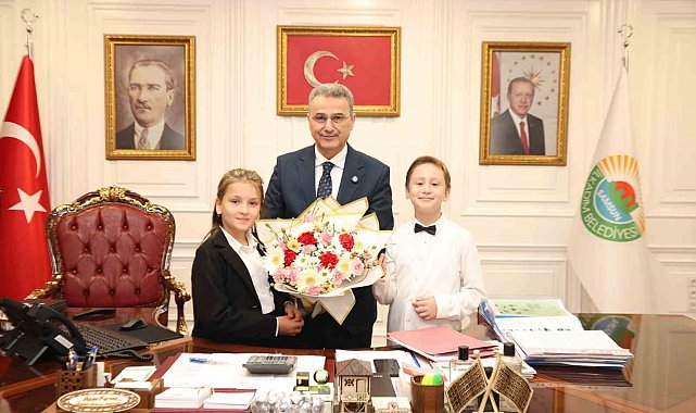 Başkan İhsan Kurnaz koltuğunu çocuklara devretti