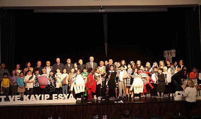 Başkan Kazım Kurt, minik tiyatrocuların heyecanına ortak oldu