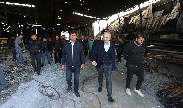 Başkan Kocagöz, yangında iş yerleri zarar gören esnafla görüştü
