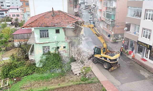 Başkan Kurnaz: "Vatandaşlarımızın huzuru için metruk binaların yıkımını gerçekleştiriyoruz"